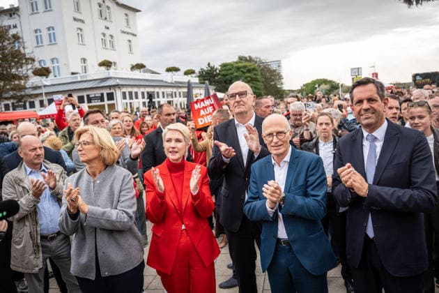 Current SPD Minister Presidents Olaf Lies, Anke Rehlinger, Manuela Schwesig, Dietmar Woidke, and Hamburg’s First Mayor Peter Tschentscher gathered in Warnemünde for the SPD’s closing rally at the Warnemünde Lighthouse ahead of the state election in Mecklenburg-Western Pomerania, Rostock-Warnemünde, Mecklenburg-Western Pomerania, Germany, Lighthouse