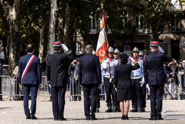 Laurent Nunez Presides Over A Tribute To Two Firefighters Who Died In Wildfires - Bordeaux Bordeaux, Gironde, Nouvelle-Aquitaine, France, September 18, 2026. French Interior Minister Laurent Nunez reviews the firefighters ahead of his speech during the national tribute to adjudants Anthony Berthome and Wilfried Schmitter at Place des Quinconces in Bordeaux. Photo by Stephane Duprat ABACAPRESS.COM Bordeaux NOUVELLE-AQUITAINE France  Copyright: xDupratxStephane ABACAx