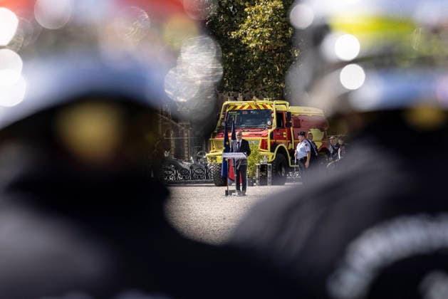 Laurent Nunez Presides Over A Tribute To Two Firefighters Who Died In Wildfires - Bordeaux Bordeaux, Gironde, Nouvelle-Aquitaine, France, 18 September 2026. French Interior Minister Laurent Nunez presides over a national tribute in honour of adjudants Anthony Berthome and Wilfried Schmitter, two professional firefighters from the Saint-Medard-en-Jalles fire and rescue centre, who died on 21 July 2026 while fighting a violent forest fire near Bordeaux-Merignac Airport. The ceremony takes place on Place des Quinconces in Bordeaux, where the two firefighters are posthumously awarded the Legion d’honneur and the Medaille de la securite interieure. Photo by Stephane Duprat ABACAPRESS.COM Bordeaux NOUVELLE-AQUITAINE France  Copyright: xDupratxStephane ABACAx
