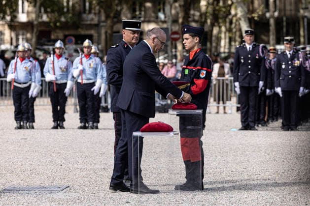 Laurent Nunez Presides Over A Tribute To Two Firefighters Who Died In Wildfires - Bordeaux Bordeaux, Gironde, Nouvelle-Aquitaine, France, 18 September 2026. French Interior Minister Laurent Nunez presides over a national tribute in honour of adjudants Anthony Berthome and Wilfried Schmitter, two professional firefighters from the Saint-Medard-en-Jalles fire and rescue centre, who died on 21 July 2026 while fighting a violent forest fire near Bordeaux-Merignac Airport. The ceremony takes place on Place des Quinconces in Bordeaux, where the two firefighters are posthumously awarded the Legion d’honneur and the Medaille de la securite interieure. Photo by Stephane Duprat ABACAPRESS.COM Bordeaux NOUVELLE-AQUITAINE France  Copyright: xDupratxStephane ABACAx
