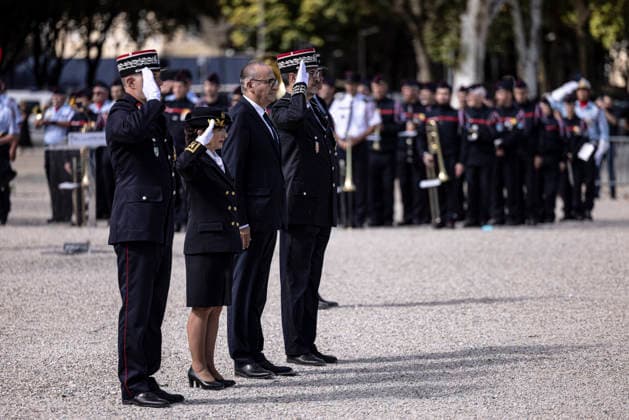 Laurent Nunez Presides Over A Tribute To Two Firefighters Who Died In Wildfires - Bordeaux Bordeaux, Gironde, Nouvelle-Aquitaine, France, 18 September 2026. French Interior Minister Laurent Nunez presides over a national tribute in honour of adjudants Anthony Berthome and Wilfried Schmitter, two professional firefighters from the Saint-Medard-en-Jalles fire and rescue centre, who died on 21 July 2026 while fighting a violent forest fire near Bordeaux-Merignac Airport. The ceremony takes place on Place des Quinconces in Bordeaux, where the two firefighters are posthumously awarded the Legion d’honneur and the Medaille de la securite interieure. Photo by Stephane Duprat ABACAPRESS.COM Bordeaux NOUVELLE-AQUITAINE France  Copyright: xDupratxStephane ABACAx