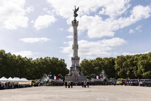 Laurent Nunez Presides Over A Tribute To Two Firefighters Who Died In Wildfires - Bordeaux Bordeaux, Gironde, Nouvelle-Aquitaine, France, 18 September 2026. French Interior Minister Laurent Nunez presides over a national tribute in honour of adjudants Anthony Berthome and Wilfried Schmitter, two professional firefighters from the Saint-Medard-en-Jalles fire and rescue centre, who died on 21 July 2026 while fighting a violent forest fire near Bordeaux-Merignac Airport. The ceremony takes place on Place des Quinconces in Bordeaux, where the two firefighters are posthumously awarded the Legion d’honneur and the Medaille de la securite interieure. Photo by Stephane Duprat ABACAPRESS.COM Bordeaux NOUVELLE-AQUITAINE France  Copyright: xDupratxStephane ABACAx