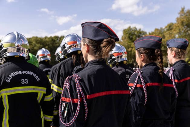 Laurent Nunez Presides Over A Tribute To Two Firefighters Who Died In Wildfires - Bordeaux Bordeaux, Gironde, Nouvelle-Aquitaine, France, September 18, 2026. A young female firefighter in uniform attends the national tribute to adjudants Anthony Berthome and Wilfried Schmitter, who died in service in Merignac on July 21, 2026. Photo by Stephane Duprat ABACAPRESS.COM Bordeaux NOUVELLE-AQUITAINE France  Copyright: xDupratxStephane ABACAx