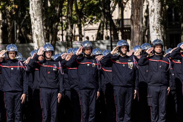 Laurent Nunez Presides Over A Tribute To Two Firefighters Who Died In Wildfires - Bordeaux Bordeaux, Gironde, Nouvelle-Aquitaine, France, September 18, 2026. Firefighters stand at attention during the national tribute to adjudants Anthony Berthome and Wilfried Schmitter, who died in service in Merignac on July 21, 2026. Photo by Stephane Duprat ABACAPRESS.COM Bordeaux NOUVELLE-AQUITAINE France  Copyright: xDupratxStephane ABACAx