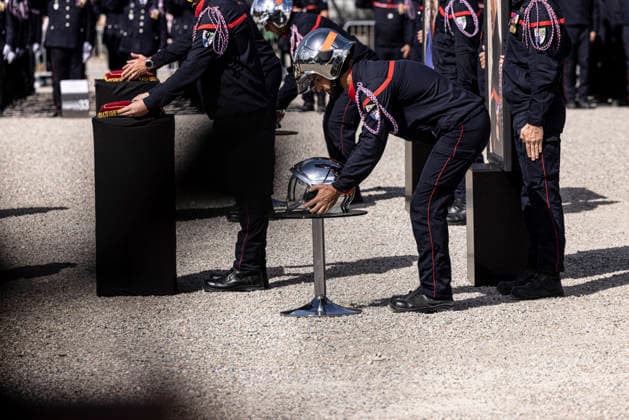 Laurent Nunez Presides Over A Tribute To Two Firefighters Who Died In Wildfires - Bordeaux Bordeaux, Gironde, Nouvelle-Aquitaine, France, September 18, 2026. Firefighters place their helmets and medals during the national tribute to adjudants Anthony Berthome and Wilfried Schmitter, who died in service in Merignac on July 21, 2026. Photo by Stephane Duprat ABACAPRESS.COM Bordeaux NOUVELLE-AQUITAINE France  Copyright: xDupratxStephane ABACAx