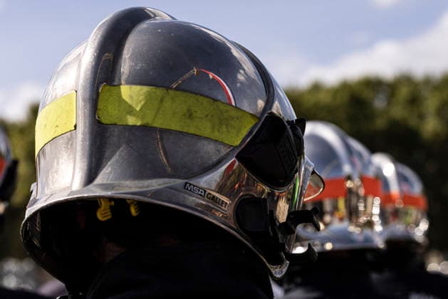 Laurent Nunez Presides Over A Tribute To Two Firefighters Who Died In Wildfires - Bordeaux Bordeaux, Gironde, Nouvelle-Aquitaine, France, September 18, 2026. A firefighter in uniform attends the national tribute to adjudants Anthony Berthome and Wilfried Schmitter, who died in service in Merignac on July 21, 2026. Photo by Stephane Duprat ABACAPRESS.COM Bordeaux NOUVELLE-AQUITAINE France  Copyright: xDupratxStephane ABACAx