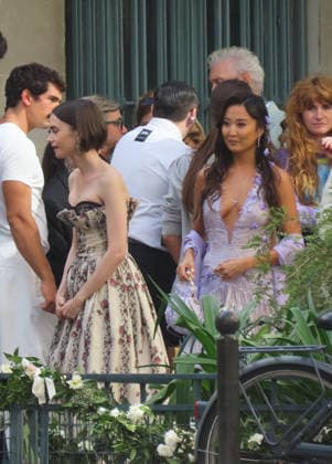 Exclu - Emily in Paris Set - Paris Exclusive - Lily Collins and Lily Collins during the filming of Emily in Paris in Paris, France on September 18, 2026. Photo by ABACAPRESS.COM Paris France  Copyright: xABACAx