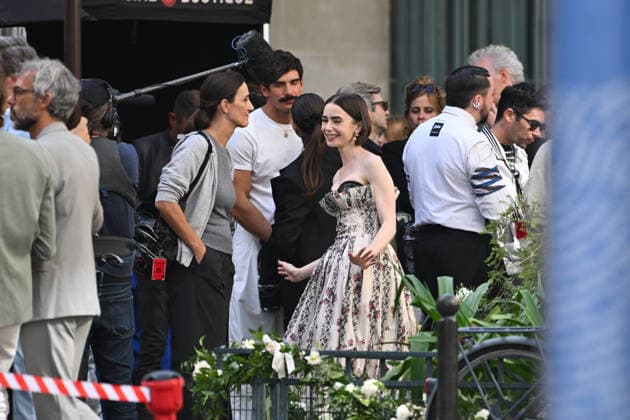 Exclu - Emily in Paris Set - Paris Exclusive - Lily Collins during the filming of Emily in Paris in Paris, France on September 18, 2026. Photo by Florian Poitout ABACAPRESS.COM Paris France  Copyright: xPoitoutxFlorian ABACAx