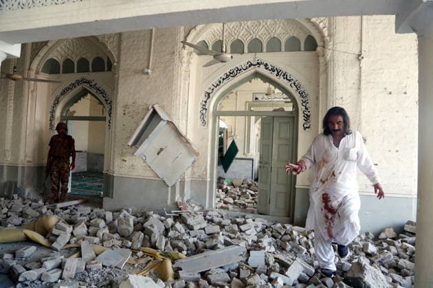 16 killed in suspected suicide bombing near police compound in NW Pakistan KHYBER PAKHTUNKWA, PAKISTAN - SEPTEMBER 18: Security officials inspect the site of a blast at a mosque near the Old Police Lines in Kohat district of Khyber Pakhtunkhwa province, Pakistan, on September 18, 2026. At least 16 people, including 11 civilians and five police officers, were killed and over 50 others wounded in a suspected suicide bombing targeting a police compound in northwestern Pakistan during Friday congregational prayers, officials said. The casualties occurred when an explosives-laden vehicle rammed into the Old Police Lines gate in Kohat district of Khyber Pakhtunkhwa province, a senior police official said, according to local broadcaster Geo News.  Copyright: x2026xAnadoluxHussainxAlix