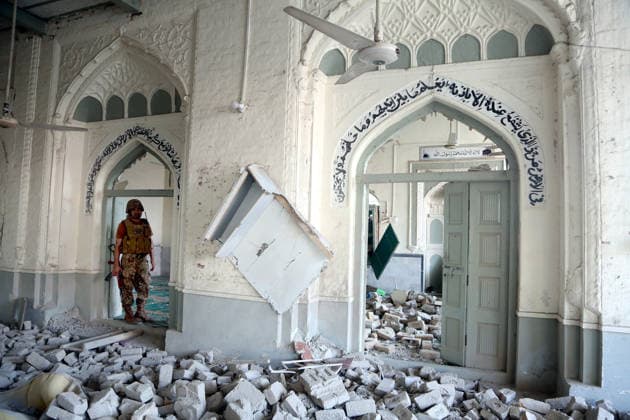 16 killed in suspected suicide bombing near police compound in NW Pakistan KHYBER PAKHTUNKWA, PAKISTAN - SEPTEMBER 18: Security officials inspect the site of a blast at a mosque near the Old Police Lines in Kohat district of Khyber Pakhtunkhwa province, Pakistan, on September 18, 2026. At least 16 people, including 11 civilians and five police officers, were killed and over 50 others wounded in a suspected suicide bombing targeting a police compound in northwestern Pakistan during Friday congregational prayers, officials said. The casualties occurred when an explosives-laden vehicle rammed into the Old Police Lines gate in Kohat district of Khyber Pakhtunkhwa province, a senior police official said, according to local broadcaster Geo News.  Copyright: x2026xAnadoluxHussainxAlix