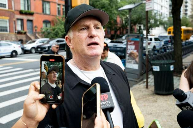 September 18, 2026, New York City, New York, United States: MICHAEL RAPAPORT, American actor and comedian, speaking with reporters at a rally against antisemitism in Carl Schurz Park outside Gracie Mansion in New York City. New York City United States  - ZUMAb161 20260918_aap_b161_008 Copyright: xMichaelxBrochsteinx