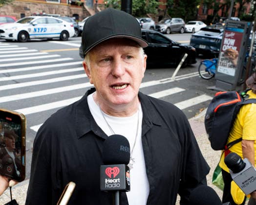 September 18, 2026, New York City, New York, United States: MICHAEL RAPAPORT, American actor and comedian, speaking with reporters at a rally against antisemitism in Carl Schurz Park outside Gracie Mansion in New York City. New York City United States  - ZUMAb161 20260918_aap_b161_012 Copyright: xMichaelxBrochsteinx