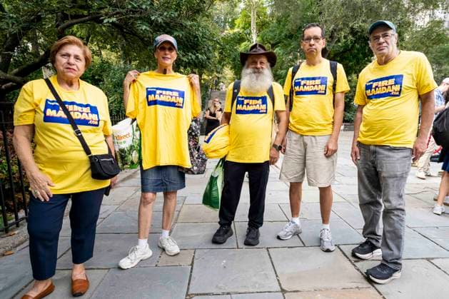 September 18, 2026, New York City, New York, United States: People posing in t-shirts that say Fire Mamdani at a rally against antisemitism in Carl Schurz Park outside Gracie Mansion in New York City. New York City United States  - ZUMAb161 20260918_aap_b161_014 Copyright: xMichaelxBrochsteinx