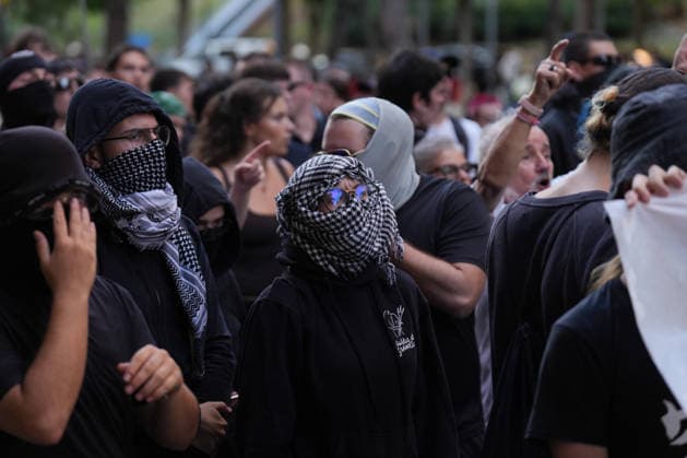 Anti-fascist rally against a Vox event in Barcelona A group of people during an anti-fascist rally against a Vox event on September 18, 2026, in Barcelona, Catalonia, Spain. Vox is holding a public event in Barcelona, which has prompted a protest rally organized primarily by the Antifascist Coordination Committee under the slogan that our neighborhoods are not territory for fascism. SEPTEMBER 18, 2026 CATALONIA ANTIFASCIST PROTEST Barcelona, Catalonia Barcelona, Catalonia, Spain  Copyright: xDavidxZorrakinox 7784237
