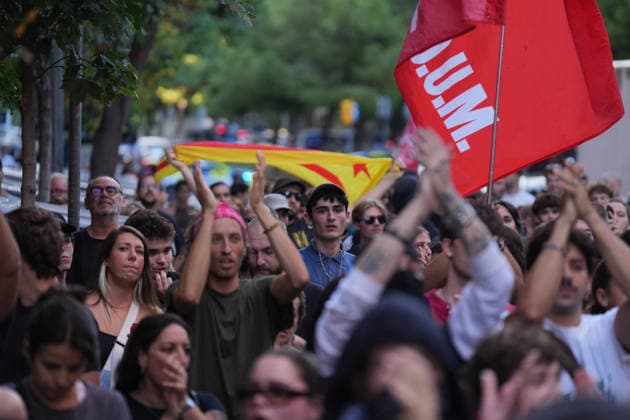 Anti-fascist rally against a Vox event in Barcelona A group of people during an anti-fascist rally against a Vox event on September 18, 2026, in Barcelona, Catalonia, Spain. Vox is holding a public event in Barcelona, which has prompted a protest rally organized primarily by the Antifascist Coordination Committee under the slogan that our neighborhoods are no territory for fascism. SEPTEMBER 18, 2026 CATALONIA ANTIFASCIST PROTEST Barcelona, Catalonia Barcelona, Catalonia, Spain  Copyright: xDavidxZorrakinox 7784235