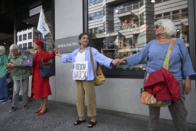 Protest held in Berlin in support of Russian House BERLIN, GERMANY - SEPTEMBER 18: Demonstrators gather in front of the Russian House Culture and Science Center on Friedrichstrasse to demand the continuation of its activities and the preservation of Goethe Institutes in Russia, forming a human chain during a protest in Berlin, Germany, on September 18, 2026. Halil Sagirkaya Anadolu Berlin Germany. Editorial use only. Please get in touch for any other usage.  Copyright: x2026xAnadoluxHalilxSagirkayax
