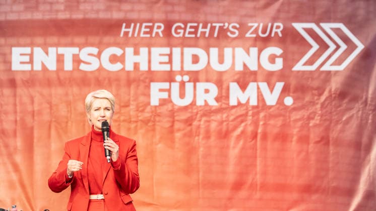 Minister-President and SPD lead candidate Manuela Schwesig at a campaign event in Rostock-Warnemünde; the SPD s closing rally at the Warnemünde Lighthouse for the state election in Mecklenburg-Western Pomerania, Rostock-Warnemünde, Mecklenburg-Western Pomerania, Germany; lighthouse