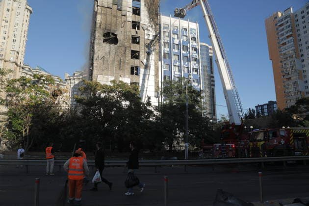 Firefighters respond after attacks in Odesa ODESA, UKRAINE - SEPTEMBER 18: Firefighters are dispatched to the scene after two consecutive attacks hit the central part of Odesa, Ukraine, on September 18, 2026. The second strike occurs while emergency and rescue services are working to deal with the aftermath of the first attack and assist people. Arthur Shvits Anadolu Odesa Ukraine. Editorial use only. Please get in touch for any other usage.  Copyright: x2026xAnadoluxArthurxShvitsx