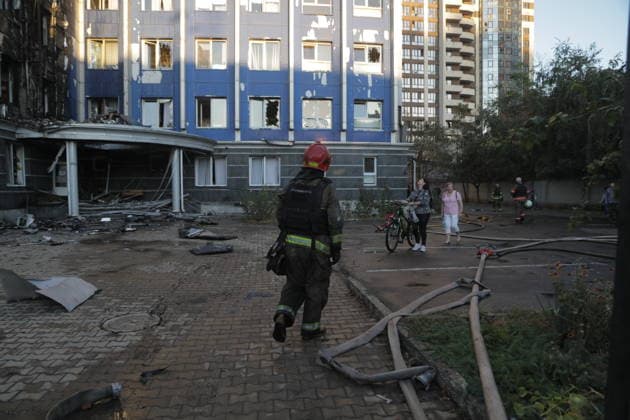 Firefighters respond after attacks in Odesa ODESA, UKRAINE - SEPTEMBER 18: Firefighters are dispatched to the scene after two consecutive attacks hit the central part of Odesa, Ukraine, on September 18, 2026. The second strike occurs while emergency and rescue services are working to deal with the aftermath of the first attack and assist people. Arthur Shvits Anadolu Odesa Ukraine. Editorial use only. Please get in touch for any other usage.  Copyright: x2026xAnadoluxArthurxShvitsx