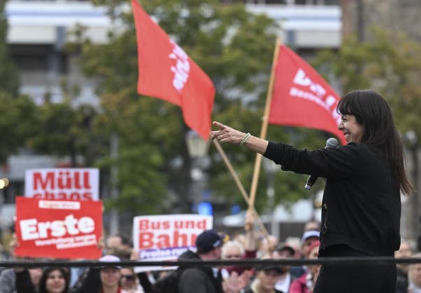 Elif Eralp meets voters ahead of Berlin state elections BERLIN, GERMANY - SEPTEMBER 18: Die Linke s lead candidate for the Berlin state elections, Elif Eralp, meets with voters during an election campaign event held in front of Berlin City Hall (Rotes Rathaus) in Berlin, Germany on September 18, 2026, ahead of the elections scheduled for September 20. Eralp delivers a speech during the event. Halil Sagirkaya Anadolu Berlin Germany. Editorial use only. Please get in touch for any other usage.  Copyright: x2026xAnadoluxHalilxSagirkayax
