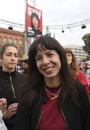 Elif Eralp meets voters ahead of Berlin state elections BERLIN, GERMANY - SEPTEMBER 18: Die Linke s lead candidate for the Berlin state elections, Elif Eralp, meets with voters during an election campaign event held in front of Berlin City Hall (Rotes Rathaus) in Berlin, Germany on September 18, 2026, ahead of the elections scheduled for September 20. Halil Sagirkaya Anadolu Berlin Germany. Editorial use only. Please get in touch for any other usage.  Copyright: x2026xAnadoluxHalilxSagirkayax