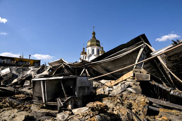 The Church of St Nicholas towers behind the Amstor shopping centre in the Khortytskyi district, which burned down following a Russian drone attack, Zaporizhzhia, Ukraine, September 18, 2026. Rescuers extinguished a fire covering more than 10,000 square metres. Operations were hampered by the constant threat of repeated Russian strikes, forcing firefighters to retreat to shelters. The shopping centre was destroyed, and one person was injured.(Photo by Dmytro Smolienko Ukrinform) Russian army strikes shopping centre in Zaporizhzhia  Copyright: xDmytroxSmolienkox