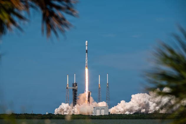 September 18, 2026, Cape Canaveral, Fl, United States of America: A SpaceX Falcon 9 rocket carrying the O3b mPOWER-F mission blasts off from Launch Complex 40 at Cape Canaveral Space Force Station, September 13, 2026 in Cape Canaveral, Florida. This was the 700th SpaceX Falcon rocket launch. Cape Canaveral United States of America - ZUMAp138 20260918_zaa_p138_019 Copyright: xGwendolynxKurzen UsxSpacex