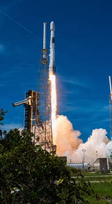 September 18, 2026, Cape Canaveral, Fl, United States of America: A SpaceX Falcon 9 rocket carrying the O3b mPOWER-F mission blasts off from Launch Complex 40 at Cape Canaveral Space Force Station, September 13, 2026 in Cape Canaveral, Florida. This was the 700th SpaceX Falcon rocket launch. Cape Canaveral United States of America - ZUMAp138 20260918_zaa_p138_016 Copyright: xSsgt.xSpencerxContreras UsxSpacex