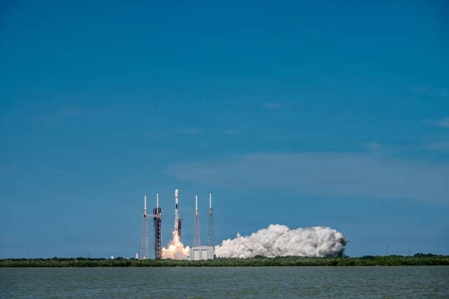 September 18, 2026, Cape Canaveral, Fl, United States of America: A SpaceX Falcon 9 rocket carrying the O3b mPOWER-F mission blasts off from Launch Complex 40 at Cape Canaveral Space Force Station, September 13, 2026 in Cape Canaveral, Florida. This was the 700th SpaceX Falcon rocket launch. Cape Canaveral United States of America - ZUMAp138 20260918_zaa_p138_021 Copyright: xSraxTylerxMoody UsxSpacex