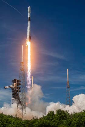 September 18, 2026, Cape Canaveral, Fl, United States of America: A SpaceX Falcon 9 rocket carrying the O3b mPOWER-F mission blasts off from Launch Complex 40 at Cape Canaveral Space Force Station, September 13, 2026 in Cape Canaveral, Florida. This was the 700th SpaceX Falcon rocket launch. Cape Canaveral United States of America - ZUMAp138 20260918_zaa_p138_023 Copyright: xGwendolynxKurzen UsxSpacex