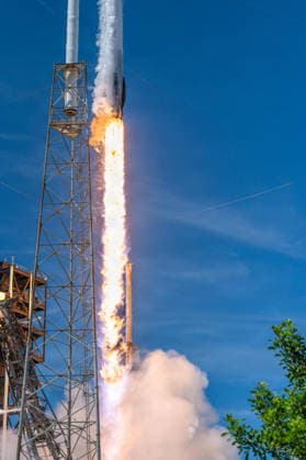 September 18, 2026, Cape Canaveral, Fl, United States of America: A SpaceX Falcon 9 rocket carrying the O3b mPOWER-F mission blasts off from Launch Complex 40 at Cape Canaveral Space Force Station, September 13, 2026 in Cape Canaveral, Florida. This was the 700th SpaceX Falcon rocket launch. Cape Canaveral United States of America - ZUMAp138 20260918_zaa_p138_025 Copyright: xGwendolynxKurzen UsxSpacex