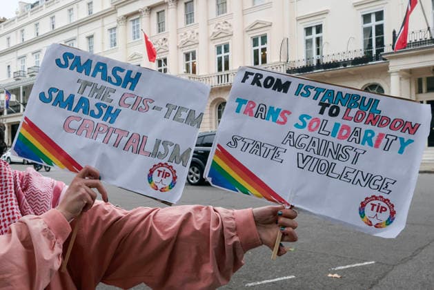 . 18 09 2026. London, United Kingdom. Peter Tatchell Attends rotest at Turkish Embassy. Protests at Turkish Embassy & Trafalgar Square following Turkish police arresting dozens of people as part of the government s recent crackdown on LGBTQ+ activists and venues.  xMartynxWheatleyx xi-Imagesx IIM-27016-0007