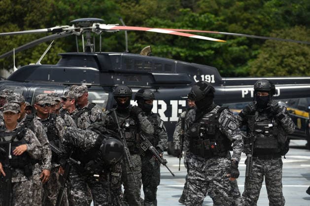 Brazilian President Luiz Inacio Lula da Silva announces security investments in Rio de Janeiro RIO DE JANEIRO, BRAZIL - SEPTEMBER 18: Military officers are seen as Brazil s President and reelection candidate Luiz Inacio Lula da Silva speaks during a ceremony announcing investments in security at the headquarters of the Federal Highway Police in Rio de Janeiro, Brazil, on September 18, 2026. Fabio Teixeira Anadolu Rio de Janeiro Brazil. Editorial use only. Please get in touch for any other usage.  Copyright: x2026xAnadoluxFabioxTeixeirax
