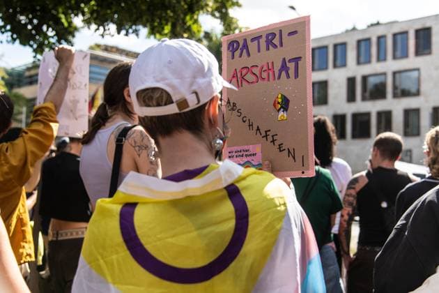 LGBTQ+ activists protest outside Turkish Embassy in Berlin BERLIN, GERMANY, SEPTEMBER 18, 2026: LGBTQ+ activists and supporters demonstrate outside the Turkish Embassy in Berlin in solidarity with LGBTQ+ communities in Turkey following a series of raids and arrests targeting activists and organizations. Demonstrators called for the release of those detained and condemned the Turkish authorities™ recent actions against LGBTQ+ groups. Turkish authorities have carried out coordinated raids across multiple provinces as part of investigations involving LGBTQ+ organizations and activists. Berlin Germany Copyright: x xAndrÃ sxTrujillox xJNAxPressx