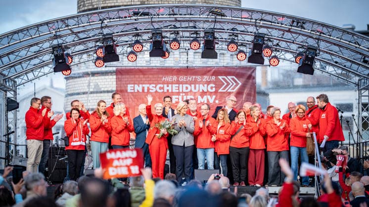 SPD Minister Presidents Olaf Lies, Anke Rehlinger, Manuela Schwesig, Dietmar Woidke, and Hamburg’s First Mayor Peter Tschentscher together in Warnemünde at the SPD’s closing rally at the Warnemünde Lighthouse for the state election in Mecklenburg-Western Pomerania, Rostock-Warnemünde, Mecklenburg-Western Pomerania, Germany, Lighthouse