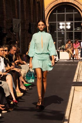 IPA88682623 - MADRID, SPAIN. SEPTEMBER 18, 2026: A model walks the runway showcasing a design by Lola Casademunt by Maite during Mercedes-Benz Fashion Week Madrid 2026 (MBFWMadrid) on September 18, 2026, in Madrid, Spain. The designer brand presented its latest collection as part of the official fashion week schedule, highlighting expressive styling, contemporary silhouettes, and meticulously crafted details throughout the runway show.  Copyright: xFrancescoxMilitelloxMirtox xx IPA88682623