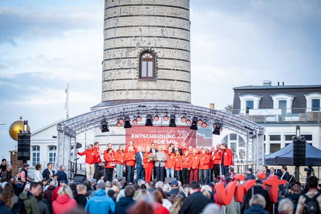 SPD Minister Presidents Olaf Lies, Anke Rehlinger, Manuela Schwesig, Dietmar Woidke, and Hamburg’s First Mayor Peter Tschentscher together in Warnemünde at the SPD’s closing rally at the Warnemünde Lighthouse for the state election in Mecklenburg-Western Pomerania, Rostock-Warnemünde, Mecklenburg-Western Pomerania, Germany, Lighthouse