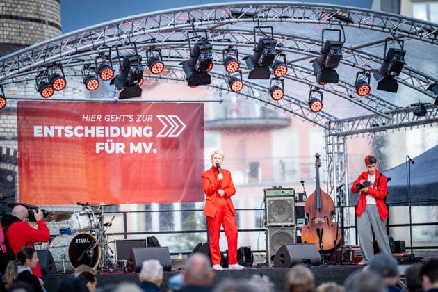 Minister-President and SPD lead candidate Manuela Schwesig at a campaign event in Rostock-Warnemünde; the SPD s closing rally at the Warnemünde Lighthouse for the state election in Mecklenburg-Western Pomerania, Rostock-Warnemünde, Mecklenburg-Western Pomerania, Germany; lighthouse