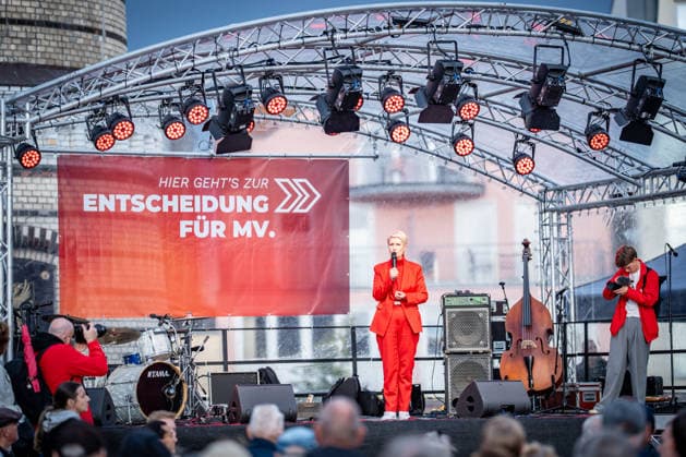 Minister-President and SPD lead candidate Manuela Schwesig at a campaign event in Rostock-Warnemünde; the SPD s closing rally at the Warnemünde Lighthouse for the state election in Mecklenburg-Western Pomerania, Rostock-Warnemünde, Mecklenburg-Western Pomerania, Germany; lighthouse
