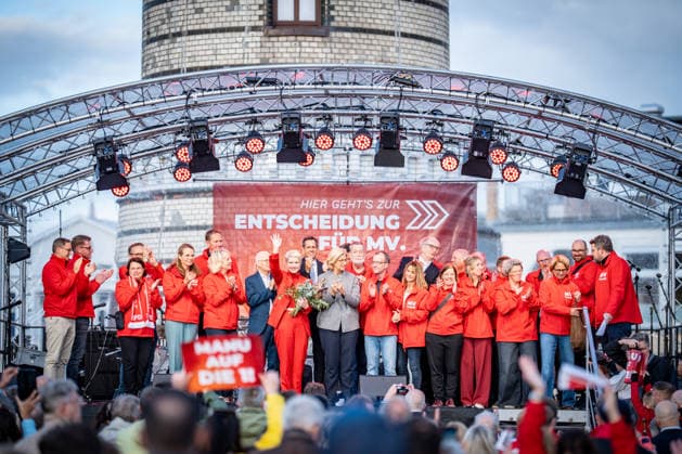 SPD Minister Presidents Olaf Lies, Anke Rehlinger, Manuela Schwesig, Dietmar Woidke, and Hamburg’s First Mayor Peter Tschentscher gathered in Warnemünde for the SPD’s closing rally at the Warnemünde Lighthouse ahead of the state election in Mecklenburg-Western Pomerania, Rostock-Warnemünde, Mecklenburg-Western Pomerania, Germany, Lighthouse