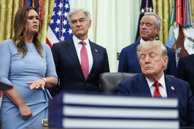 Sarah Huckabee Sanders speaks as Dr. Mehmet Oz, Robert F. Kennedy Jr. and President Donald Trump listen during an announcement of the new most favored nation pricing for some drugs in the Oval Office at the White House on September 18, 2026 in Washington, D.C. Sarah Huckabee Sanders, Dr. Mehmet Oz and Robert F. Kennedy Jr. were also in attendance. Many countries have negotiated prices for certain drugs that are significantly lower than what Americans pay for the same medication and the new deal will allow states Medicaid programs to apparently benefit from those lower prices.  WASP20260918111 SipaxUSA