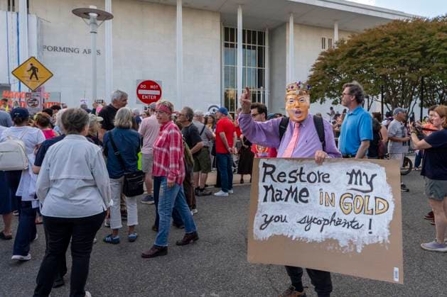 September 18, 2026, Washington, Dc, USA: People participate in the Hands Around the Kennedy Center demonstration..Supporters of the Kennedy Center gathered for the protest in response to this week s escalating tensions over the arts institution s future, including the Trump-appointed board voting to close the center in defiance of a court order, testimony that contractors were ramming the pillars of the building with construction equipment, and photographs showing President Trump aboard Air Force One with a poster that read Kennedy Center DEMOLISHED Washington USA  - ZUMAs197 20260918_aaa_s197_051 Copyright: xJenxGolbeckx