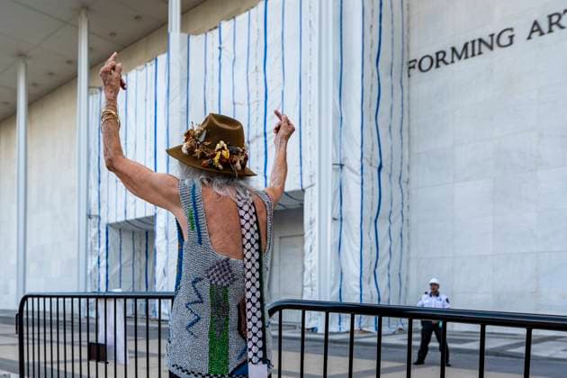 September 18, 2026, Washington, Dc, USA: A woman gestures at the Kennedy Center during the Hands Around the Kennedy Center demonstration..Supporters of the Kennedy Center gathered for the protest in response to this week s escalating tensions over the arts institution s future, including the Trump-appointed board voting to close the center in defiance of a court order, testimony that contractors were ramming the pillars of the building with construction equipment, and photographs showing President Trump aboard Air Force One with a poster that read Kennedy Center DEMOLISHED Washington USA  - ZUMAs197 20260918_aaa_s197_064 Copyright: xJenxGolbeckx