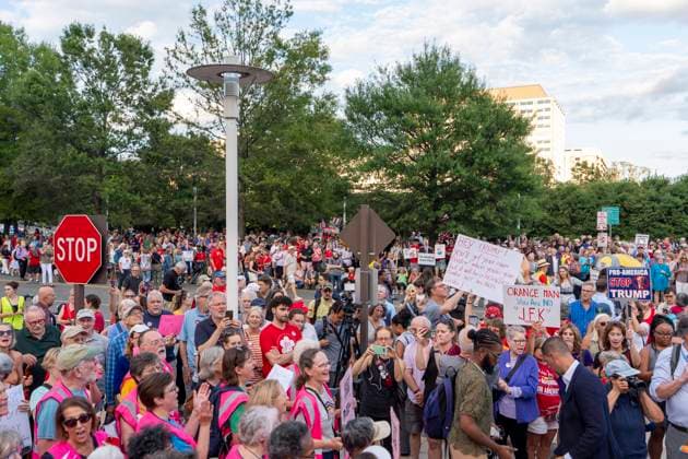 September 18, 2026, Washington, Dc, USA: People participate in the Hands Around the Kennedy Center demonstration..Supporters of the Kennedy Center gathered for the protest in response to this week s escalating tensions over the arts institution s future, including the Trump-appointed board voting to close the center in defiance of a court order, testimony that contractors were ramming the pillars of the building with construction equipment, and photographs showing President Trump aboard Air Force One with a poster that read Kennedy Center DEMOLISHED Washington USA - ZUMAs197 20260918_aaa_s197_060 Copyright: xJenxGolbeckx