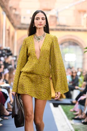 Lola Casademunt - Mercedes Benz Fashion Week Madrid, Spain - 18 Sept 2026 A model parades with Lola Casademunt a design during Mercedes Benz Fashion Week Madrid Cibeles Palace in Madrid. Madrid Spain Copyright: xAtilanoxGarciax xSOPAxImagesx PHOTO08673