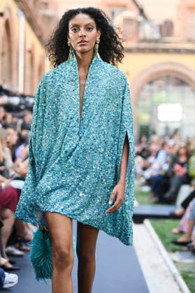 Lola Casademunt - Mercedes Benz Fashion Week Madrid, Spain - 18 Sept 2026 A model parades with Lola Casademunt a design during Mercedes Benz Fashion Week Madrid Cibeles Palace in Madrid. Madrid Spain Copyright: xAtilanoxGarciax xSOPAxImagesx PHOTO08708