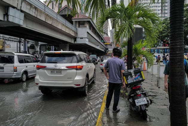 September 18, 2026, Philippines: Southwest monsoon brought by tropical cyclone Dujuan outside the Philippine Area of Responsibility brings thunderstorms and flash floods within the metropolitan of Metro Manila and neighboring provinces. Typhoon Dujuan, Typhoon No. 25, has a sustained winds of 120 km hr near the center with a gustiness up to 150 km hr. The storm continues to travel towards Japan. Philippines  - ZUMAr240 20260918_zip_r240_074 Copyright: xMarcxDominicxRostratax
