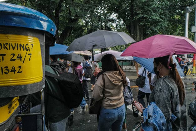 September 18, 2026, Philippines: Southwest monsoon brought by tropical cyclone Dujuan outside the Philippine Area of Responsibility brings thunderstorms and flash floods within the metropolitan of Metro Manila and neighboring provinces. Typhoon Dujuan, Typhoon No. 25, has a sustained winds of 120 km hr near the center with a gustiness up to 150 km hr. The storm continues to travel towards Japan. Philippines  - ZUMAr240 20260918_zip_r240_077 Copyright: xMarcxDominicxRostratax