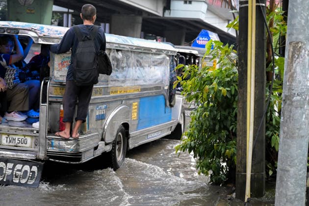 September 18, 2026, Philippines: Southwest monsoon brought by tropical cyclone Dujuan outside the Philippine Area of Responsibility brings thunderstorms and flash floods within the metropolitan of Metro Manila and neighboring provinces. Typhoon Dujuan, Typhoon No. 25, has a sustained winds of 120 km hr near the center with a gustiness up to 150 km hr. The storm continues to travel towards Japan. Philippines  - ZUMAr240 20260918_zip_r240_067 Copyright: xMarcxDominicxRostratax