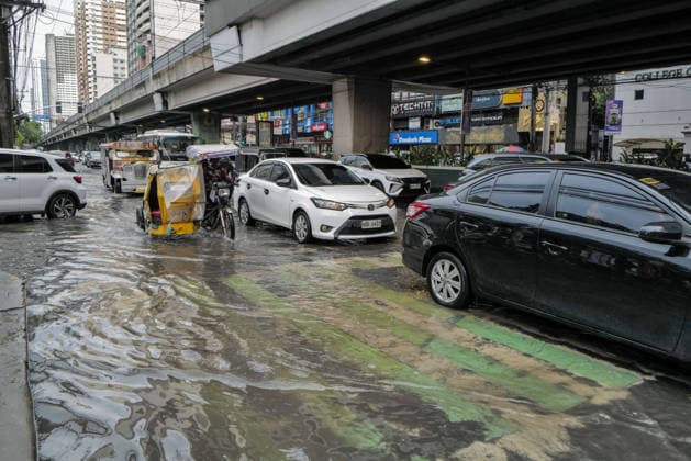September 18, 2026, Philippines: Southwest monsoon brought by tropical cyclone Dujuan outside the Philippine Area of Responsibility brings thunderstorms and flash floods within the metropolitan of Metro Manila and neighboring provinces. Typhoon Dujuan, Typhoon No. 25, has a sustained winds of 120 km hr near the center with a gustiness up to 150 km hr. The storm continues to travel towards Japan. Philippines  - ZUMAr240 20260918_zip_r240_069 Copyright: xMarcxDominicxRostratax
